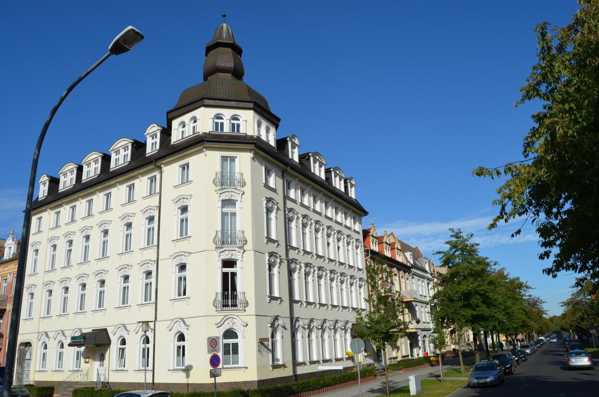 Hotel Fuerstenhof Rathenow Exteriör bild